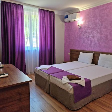 Nobi Guest House Gagra Bagian luar foto